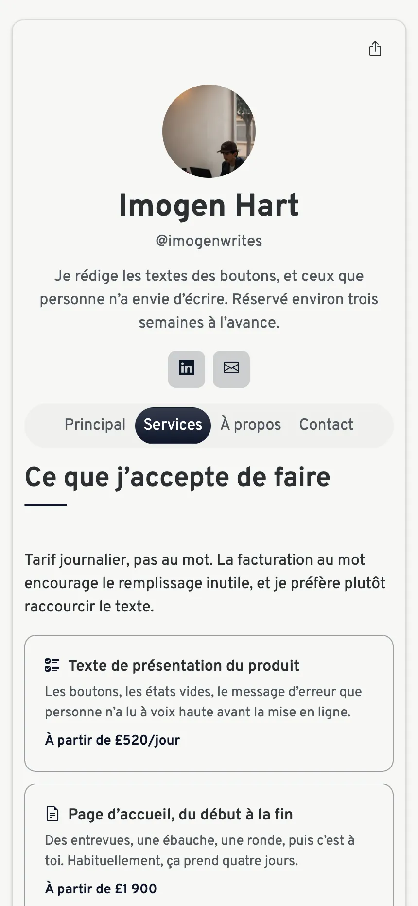 Trois onglets — juste assez pour présenter un service, pas plus