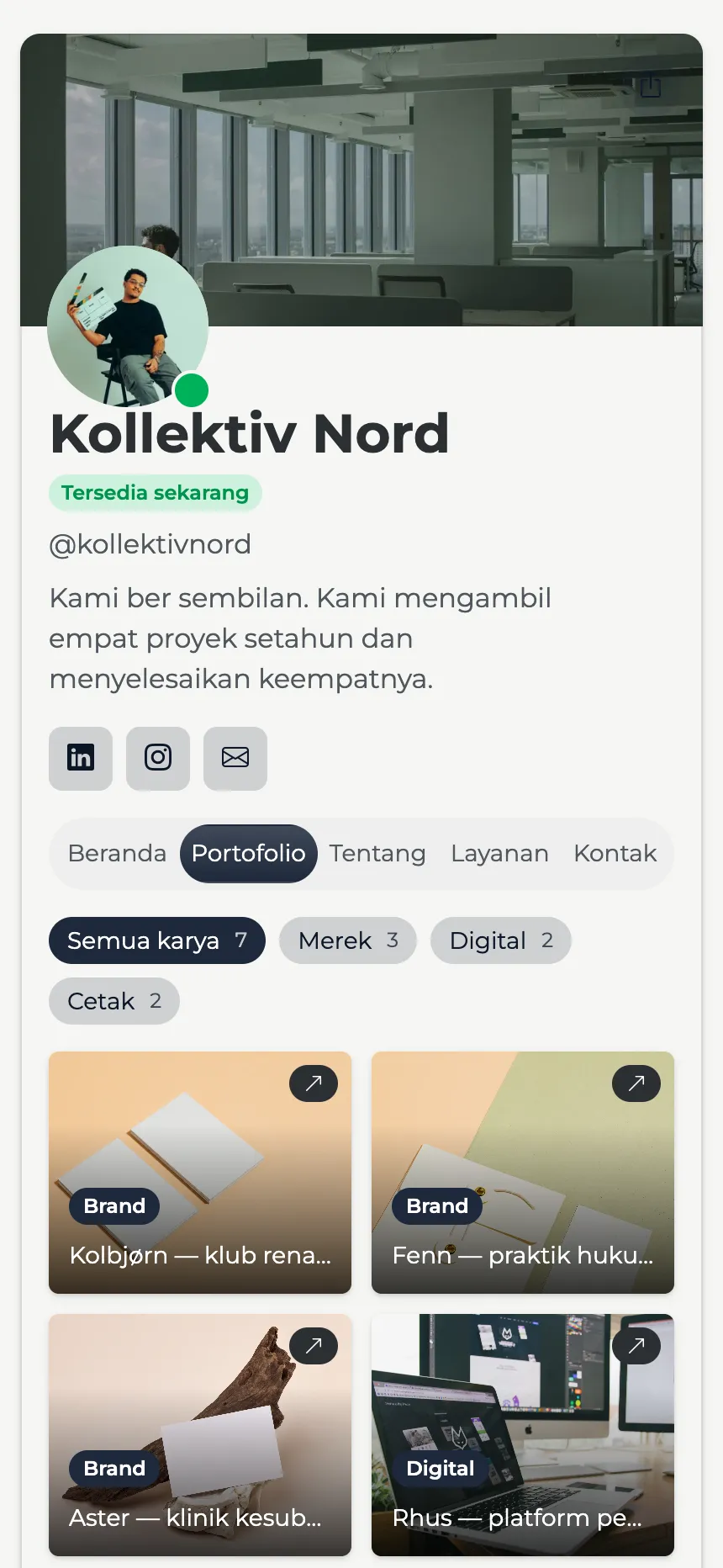 Studio desain — portofolio dengan filter pada header banner